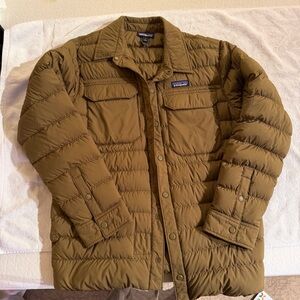 Patagonia Men's silent down shirt jacket